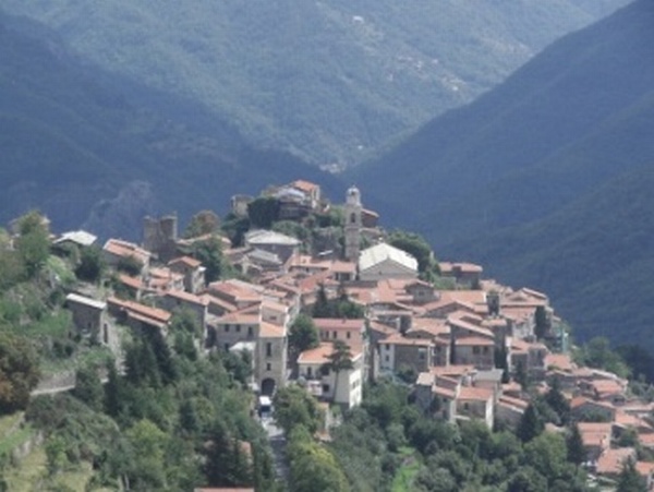 Xtrallusion offers Adventure, Activity, Escorted and Independent self-guided Walking holiday itineraries on the Italian Rivieras, in the Italian Lakes, in the Italian Alps and in some of the most beautiful corners of Italy.